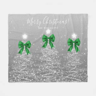 Festive Feiertags-Silber-Weihnachtsbäume mit grüne Fleecedecke