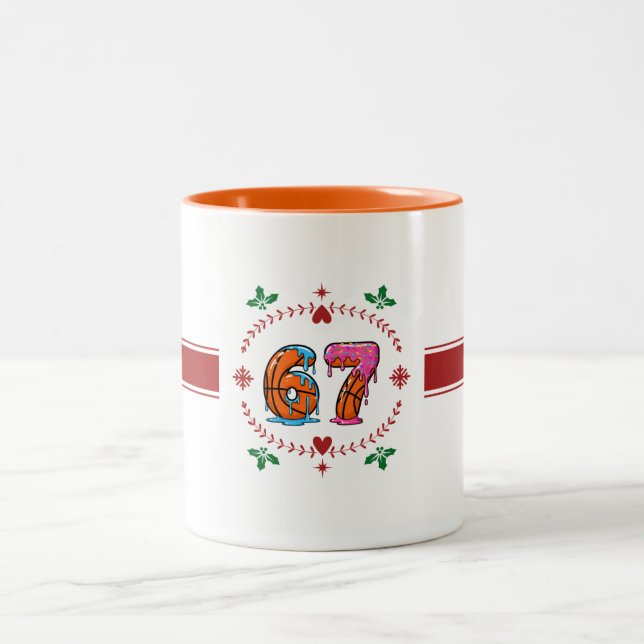 Festive Holiday 67 Basketball Ice Cream Drip  Zweifarbige Tasse (Mittel)