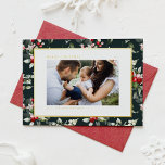 Festive Holly Pattern Frohe Weihnachten Foto<br><div class="desc">Frohe Weihnachten! Senden Sie Ihre herzlichen Grüße an Familie und Freunde mit dieser anpassbaren Weihnachtsfotokarte. Es zeichnet sich durch ein hölzernes Wasserfarbenmuster auf einem dunkelgrünen Hintergrund aus. Personalisieren Sie diese Weihnachtskarte aus Goldfolie,  indem Sie Ihre Daten hinzufügen. Diese botanische Weihnachtskarte ist in anderen Farben und mit einem Karton erhältlich.</div>