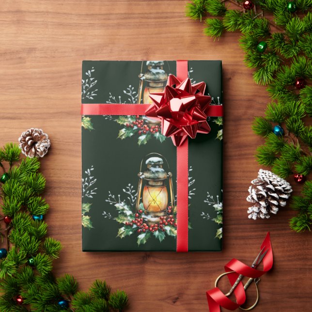 Festive Lantern Nestled in Holly – Seasonal Glow  Geschenkpapier (Feiertagsgeschenk)