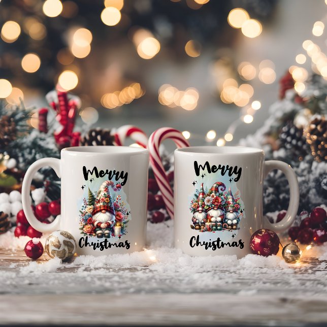Festive Nordic Gnome Trio with Candles and Winter  Kaffeetasse (Von Creator hochgeladen)