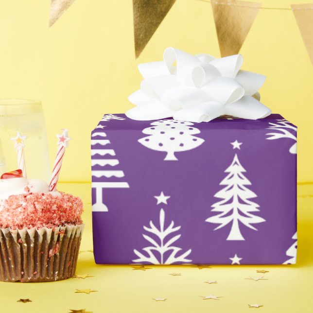 Festive Purple and White Christmas Tree Pattern Geschenkpapier (Geburtstagsparty)