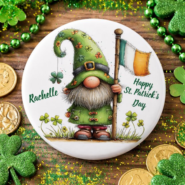 Festive St. Patrick’s Day Gnome With Irish Flag  Button (Von Creator hochgeladen)