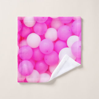 Festiver Hintergrundentwurf mit rosa Luftballons. Waschlappen