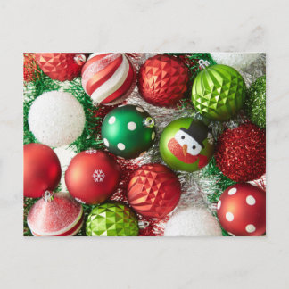 Festliche bunte Weihnachtsdekorationen Feiertagspostkarte