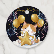 Festliche dreifarbige Katze feiert Silvester mit F