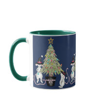 Festliche Hexenmäuse, die ihren Weihnachtsbaum dek