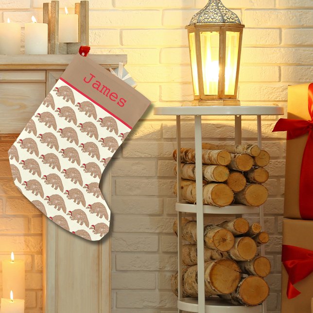 Festliche Pangolin gefährdete Arten Tierbezeichnun Kleiner Weihnachtsstrumpf (Christmas pangolin wearing a Santa hat pattern personalized name holiday stocking)