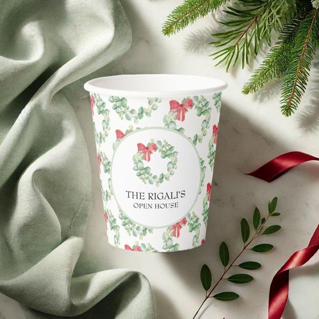 Festliche Weihnachtsfeiertage Wasserfarbenkrau Pappbecher (Personalized Christmas paper cups elegant watercolor wreath art in shades of red and green.)