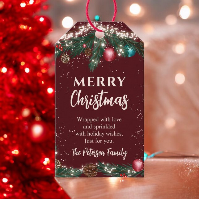 Festliche Weihnachtsleuchten Kiefernäste Schnee ro Geschenkanhänger (Festive Christmas lights pine branches snow red Gift Tags)
