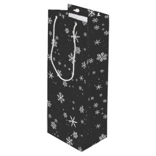 Festliche weiße Schneeflocken auf grauem Weihnacht Geschenktüte Für Weinflaschen