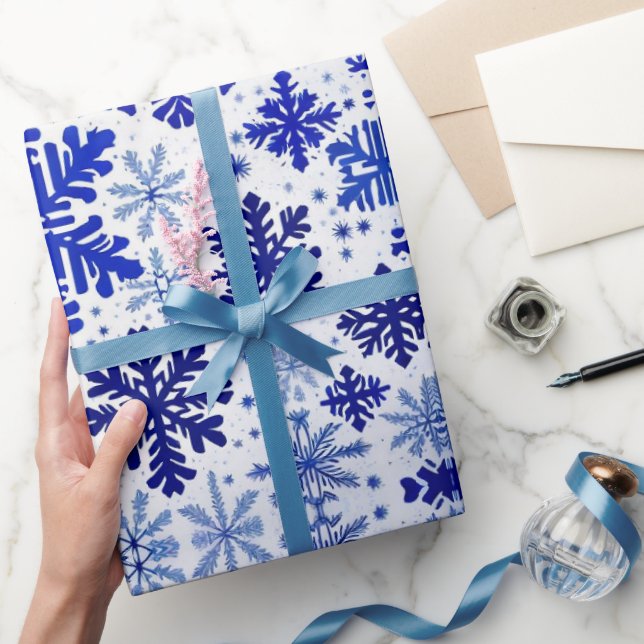 Festliche Wrap Wonderland 'Royal Blue Snowflakes' Geschenkpapier (Schenken)