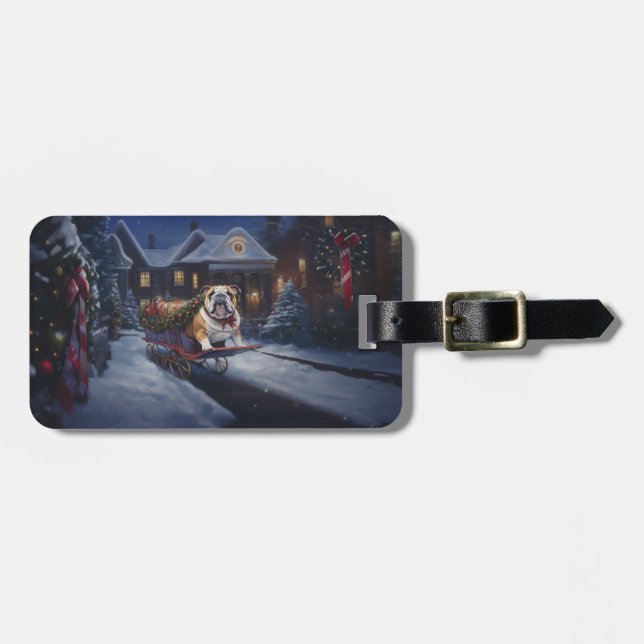Festlicher Bulldog in einem Winterwunderland - Wei Gepäckanhänger (Vorderseite horizontal)