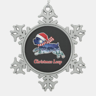 Festlicher Weihnachtshund beim Sprung Süßer Welp Schneeflocken Zinn-Ornament