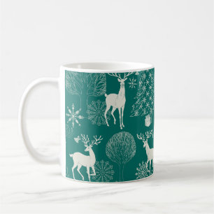 Festliches rotes Weihnachten, Winterwald. Kaffeetasse