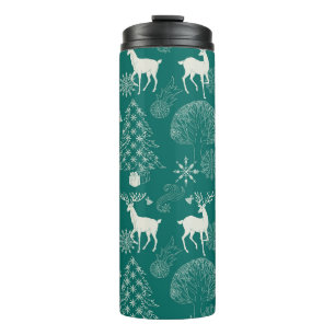 Festliches rotes Weihnachten, Winterwald. Thermosbecher