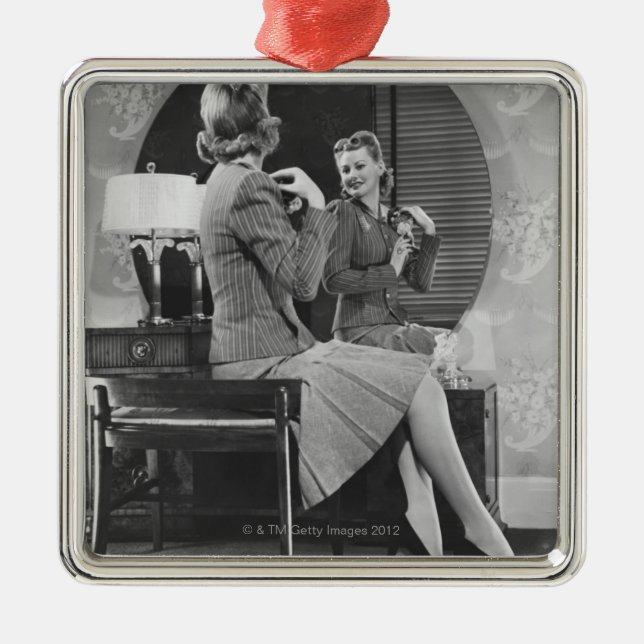 Feststecken Silbernes Ornament (Vorne)