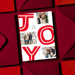 Fett fröhliche, moderne Rot drei Foto Weihnachten<br><div class="desc">Freuen Sie sich auf diese kühne, moderne Urlaubskarte. Dieses einzigartige festliche Design bietet drei Fotos rund um lustige rote Buchstaben, die JOY schreiben. Diese coole Weihnachtskarte ist ideal für Fotos, Paare, Babys, Haustiere und vieles mehr. Die Rückseite ist ein passendes Rot mit Flecken und enthält auch Platz für eine benutzerdefinierte...</div>