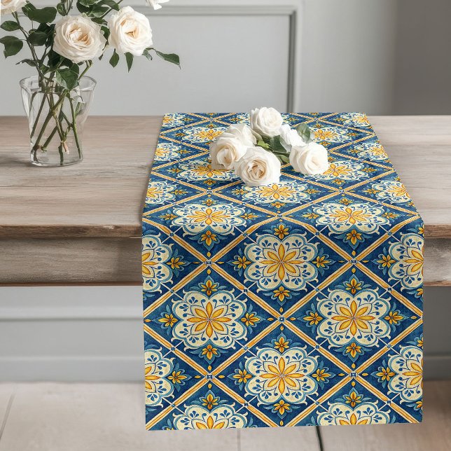 Fett Inspirierter Tischläufer mit mediterraner Not (Bold Tile-Inspired Table Runner with Mediterranean)