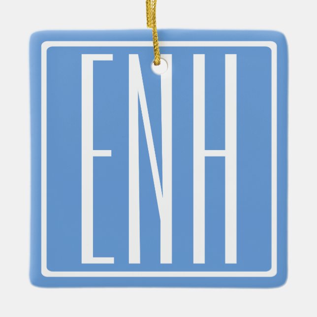 Fett Modern 3 Initialen Monogramm | Soft Blue Keramikornament (Vorderseite)