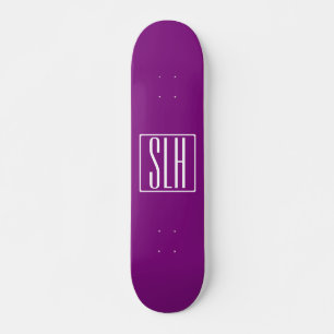Fett Modern 3 Initialen Monogramm   Weiß und Lila Skateboard