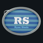 Fett Monogramm und Name, Aquamarine Linien auf Dee Ovale Gürtelschnalle<br><div class="desc">Personalisieren Sie fett weißes Monogramm und tragen Sie den Namen auf aquamarinen,  hellen Linien auf tiefblauem Hintergrund.</div>