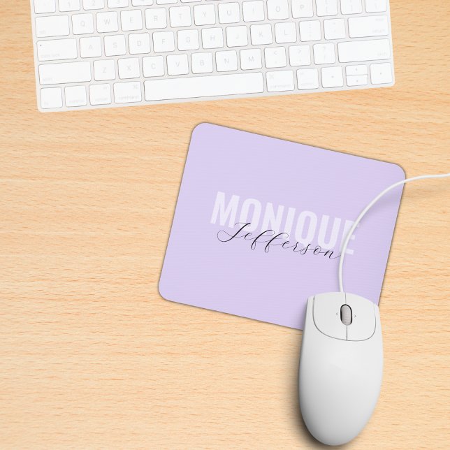 Fett Name Script Modern Lilac Lavender Monogram Mousepad (Von Creator hochgeladen)