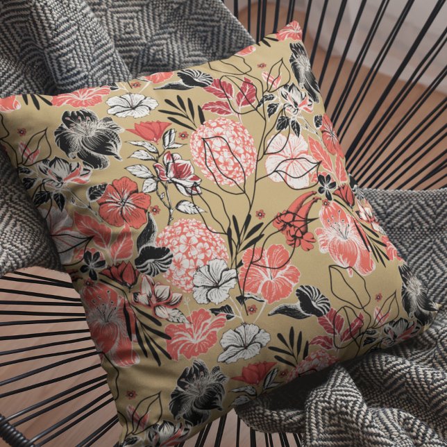 Fett rotes und schwarzes Muster Kissen (Bold Red and Black Floral Pillow on Trendy Gold Background. Modern Hand Drawn Tropical Flowers.)