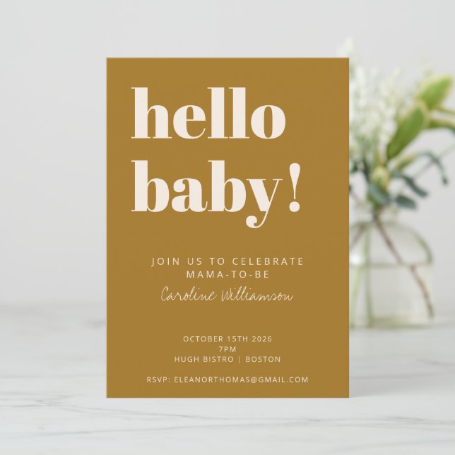 Fett Typografie Moderne Mustard Gold Baby Dusche Einladung (Stehend Vorderseite)