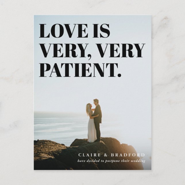 Fett und frech Typografisch aufgeschobene Hochzeit Ankündigungspostkarte (Vorderseite)