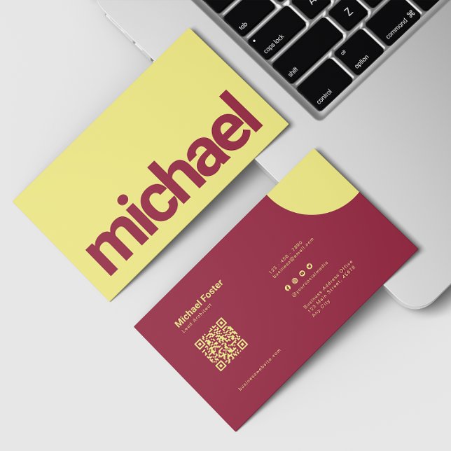 Fett vereinfachte Red & Yellow Scannable Qrcode Visitenkarte (Von Creator hochgeladen)