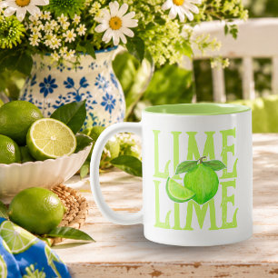 Fette Limettentypografie mit grüner Limette und Ke Zweifarbige Tasse