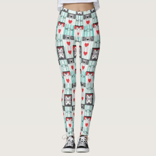 Fette Pop-Art-Mama mit Retro-Herzen und Streifen Leggings