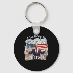 Fette Retro-Polit-Slogan Amerika zuerst D Schlüsselanhänger