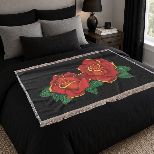Fette rote traditionelle Rosen-Tätowierung Schwarz Decke (Von Creator hochgeladen)