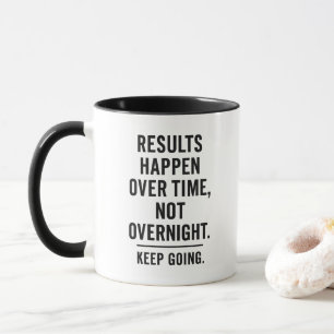 Fette schwarze typografische Motivations-Fitnesszi Tasse