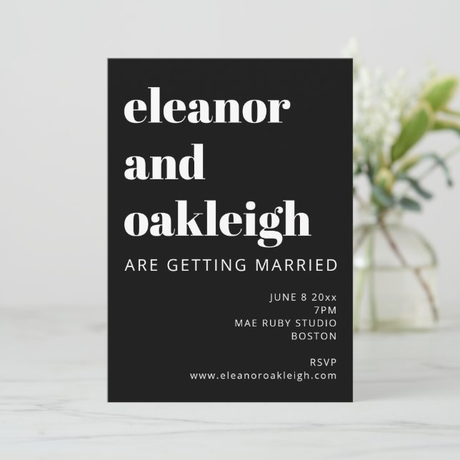 Fette Typografie Schwarz und Weiß Moderne Hochzeit Einladung (Stehend Vorderseite)