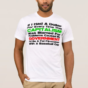 Fetter Filmemacher mit a-Baseballmütze T-Shirt