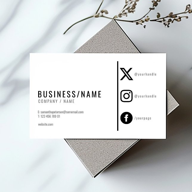 Fettformatige Schwarzweiß-Symbole für soziale Medi Visitenkarte (White business card with black bold name, details and social media icons)