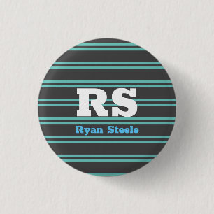 Fettgedrucktes Monogramm & Name, hellblaue Linien  Button