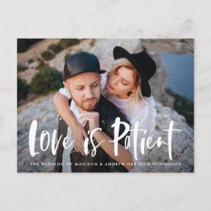 Fettige Pinsel-Schrift Liebe ist geduldiges Aufsch Ankündigungspostkarte