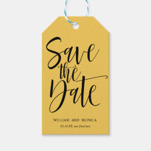 Fettkalligraphie   Modernes Senf Save the Date Geschenkanhänger