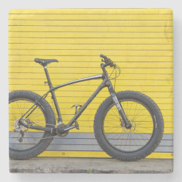 Fettrad an der gelben Wand Steinuntersetzer