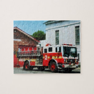 Feuer-Motor vor Feuerwache Puzzle