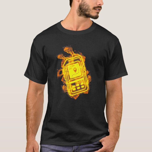 Feuergewehrtracker Flammengeocaching Geocacher T-Shirt (Vorderseite)