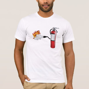 Feuerlöscher, der den T - Shirt von Feuerwehrmänne