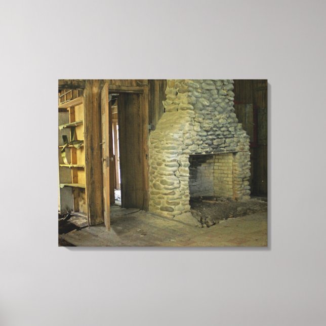 Feuerstelle aus Naturstein Leinwanddruck