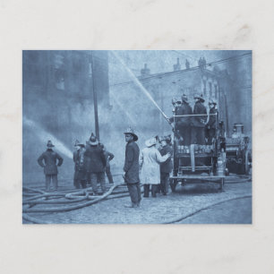 Feuerwehr in Aktion - Vintage Postkarte