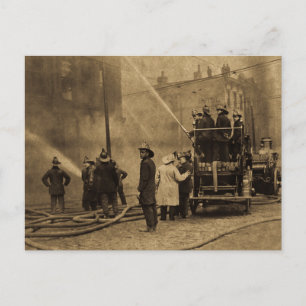 Feuerwehr in Aktion - Vintage Postkarte