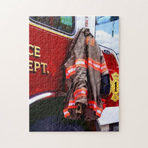 Feuerwehrjacke auf Feuerwehrauto Puzzle